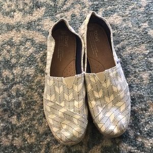 Woman’s Toms Size 8